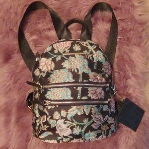 Steve Madden 🎒